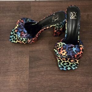NWT New York & Company Vibrant Leopard Print Heels